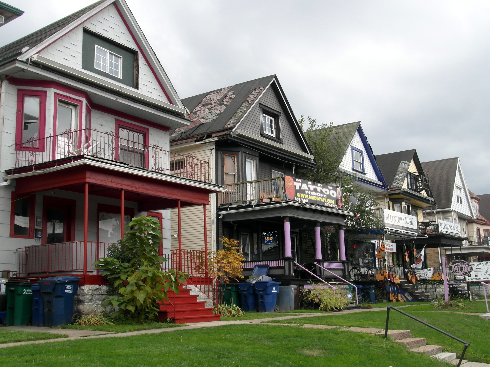 Elmwood Avenue in Elmwood Village, Buffalo, in autumn
