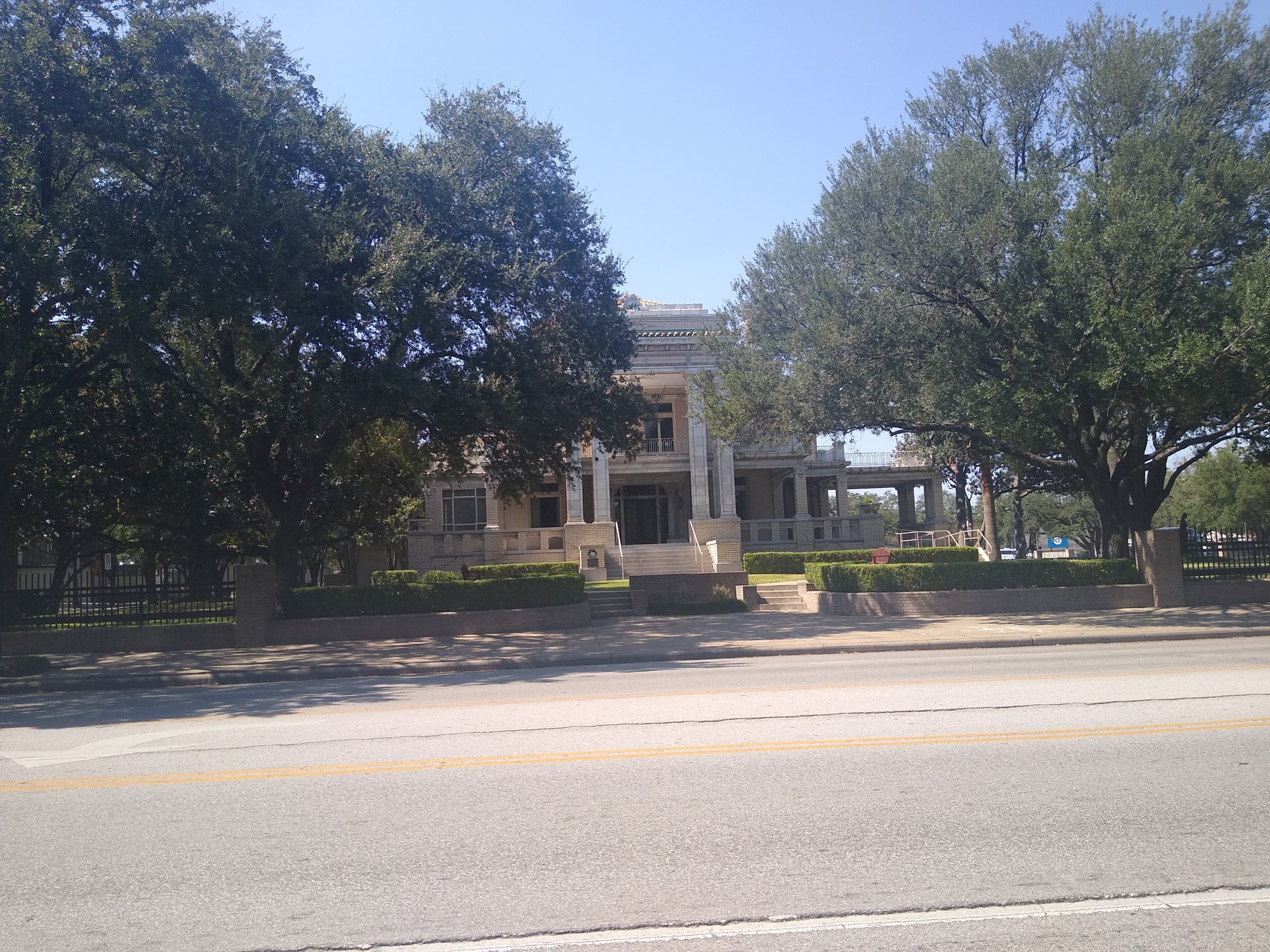 The Link-Lee Mansion at 3800 Montrose Boulevard, Houston