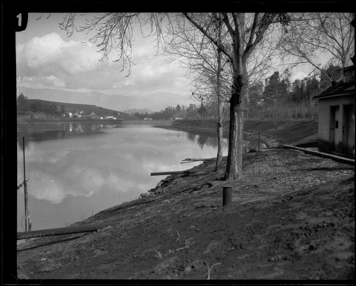 Silver Lake Reservoir in the 1930s, black and white photograph