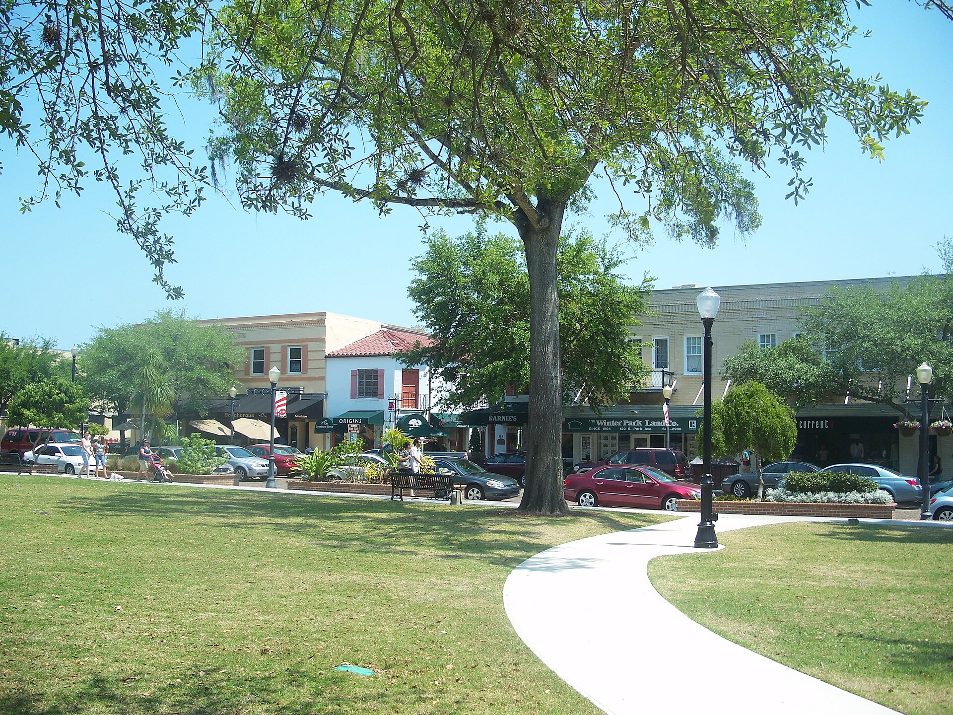 Central Park and the Park Avenue storefronts in Winter Park, Florida